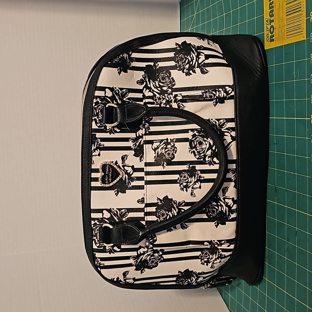 Betsy Johnson oversized hand bag. Black and white